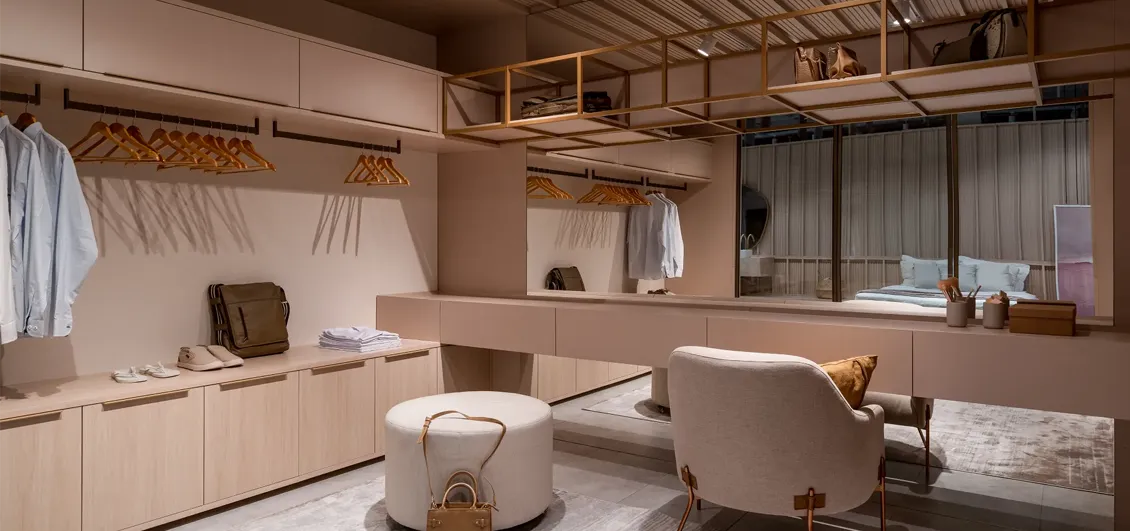 Closet e sapateira planejada: como organizar roupas